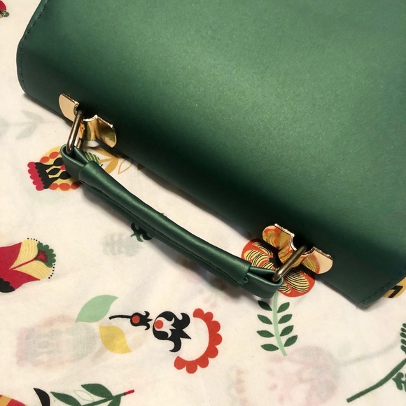 Small green handbag with bow detail.  Excellent condition. - Picture 4 of 5